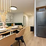 דירה Spacious In With Balcony And Parking By Renters *