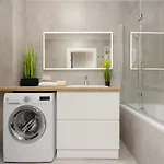 Spacious In With Balcony And Parking By Renters ורשה