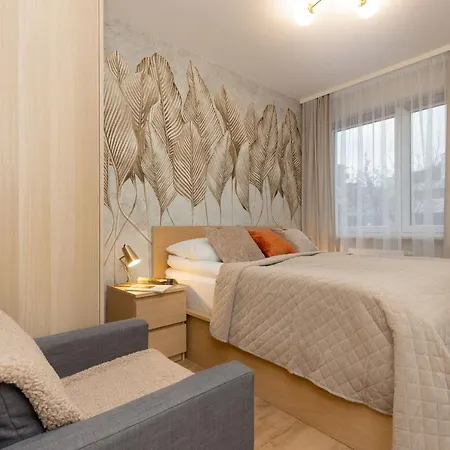 Spacious In With Balcony And Parking By Renters Διαμέρισμα *