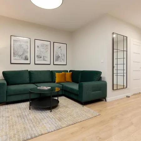 Spacious In With Balcony And Parking By Renters * ワルシャワ