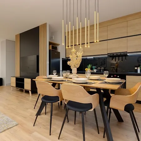 Spacious In With Balcony And Parking By Renters Warsaw