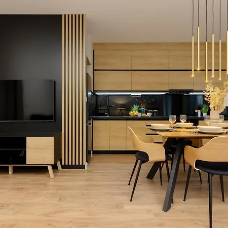 Spacious In With Balcony And Parking By Renters * Warsaw