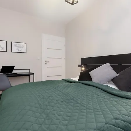 Апартаменты Spacious In With Balcony And Parking By Renters