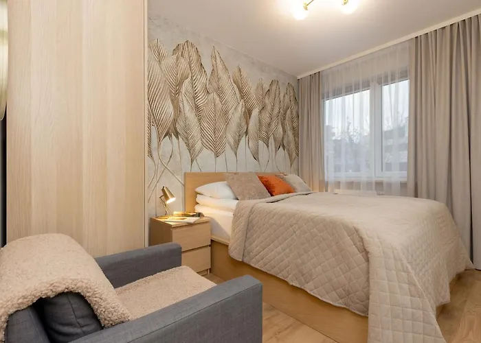 Spacious In With Balcony And Parking By Renters Apartament *