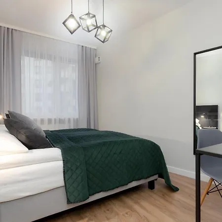 Spacious In With Balcony And Parking By Renters *